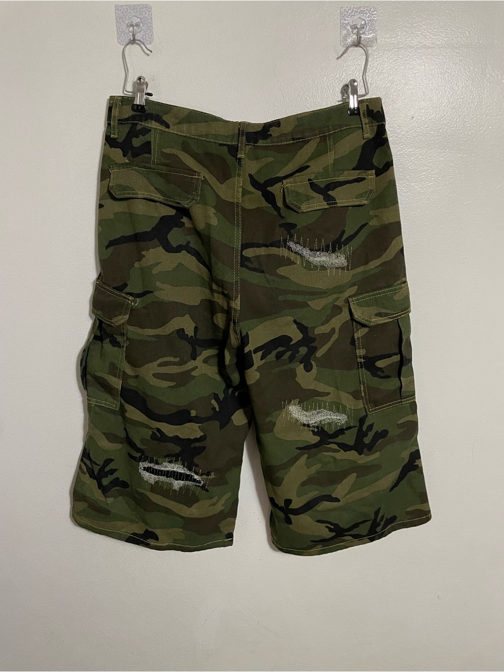 Streetwear Distressed Camo Cargo Jorts - Picture 3 of 8